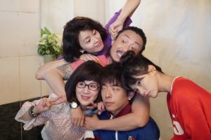 ▲吳君如（左下）睽違多年再次演出爆笑賀歲片《闔家辣》。（圖／甲上娛樂提供）