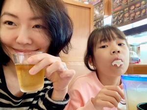 小S ▲小S女兒許老三遺傳媽媽特質,相當搞笑。(圖/翻攝小S FB)