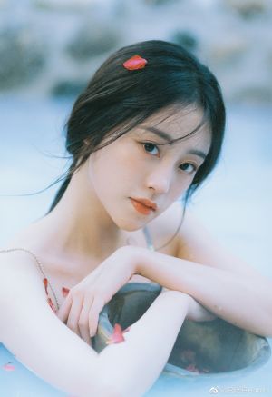 祝緒丹 ▲祝緒丹微博發文說「泡湯是懶人的冬日運動」。(圖/翻攝祝緒丹微博)