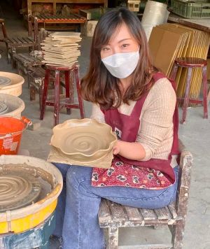 「木頭人娃娃」現身田中窯 賞花捏陶嚐美食新春暢遊 ▲春節年假走一趟田中窯,賞花捏陶嘗美食,親子一起體驗田園樂,是春遊首選。(圖/ 記者金武鳳攝,2022.1.24)