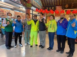 黃琳與陳永福 ▲爭取民進黨新北市議員提名的英系黃琳,與蘇系新北市議員陳永福、國民黨前立委陳學聖,去年12月還一起跑行程;蘇、英系合作的傳聞時有耳聞,也引發地方的熱議。(圖/民眾提供)
