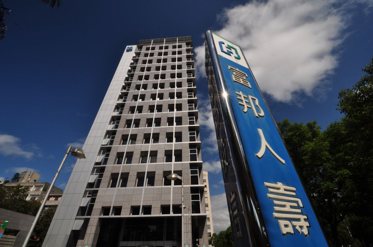 ▲即將迎來長達九天的春節假期，富邦人壽年節期間服務不打烊，持續秉持公平待客之精神堅守崗位！（圖／品牌提供）