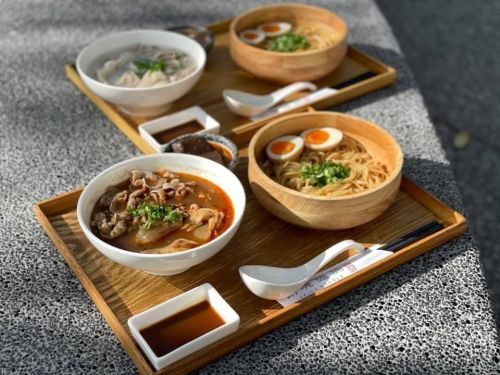 ▲大師兄銷魂麵舖「新莊宏匯店」升級成PLUS店 重新開幕推12天鴨血吃到飽。（圖／翻攝自大師兄銷魂麵舖FB）