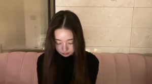 ▲宋智雅低頭表示歉意。(圖/free지아 YouTube) ▲宋智雅低頭表示歉意。(圖/free지아 YouTube)