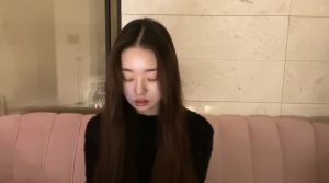 ▲談到家人,宋智雅疑似哽咽而停頓數秒鐘。(圖/free지아 YouTube) ▲談到家人,宋智雅疑似哽咽而停頓數秒鐘。(圖/free지아 YouTube)