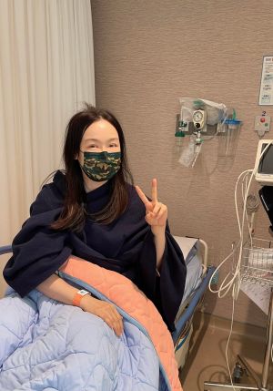 徐薇 ▲徐薇到醫院照胃鏡,結果只是小發炎。(圖/翻攝徐薇FB)