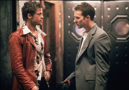 ▲電影《鬥陣俱樂部》是一部於1999年上映的美國黑色幽默劇情電影，劇情充滿反轉、哲學思考與暴力美學。（圖／翻攝自IMDB）