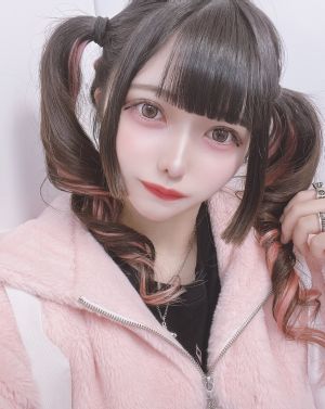 どれみく與多名粉絲約砲,還拍攝不雅影片,所屬的女團「爆速♥ハンドスピナー」負面消息太多,經紀公司索性直接將團體解散。(圖/翻攝どれみく推特) ▲どれみく與多名粉絲約砲,還拍攝不雅影片,所屬的女團「爆速♥ハンドスピナー」負面消息太多,經紀公司索性直接將團體解散。(圖/翻攝どれみく推特)