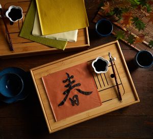 快叫阿嬤來!肉肉可以吃到飽優惠 幾歲送幾份繼光香香雞 ▲春節限甜菜根千張豆腐紙,吃完春聯吃下肚,討喜又應景。(圖/豆府餐飲集團提供)