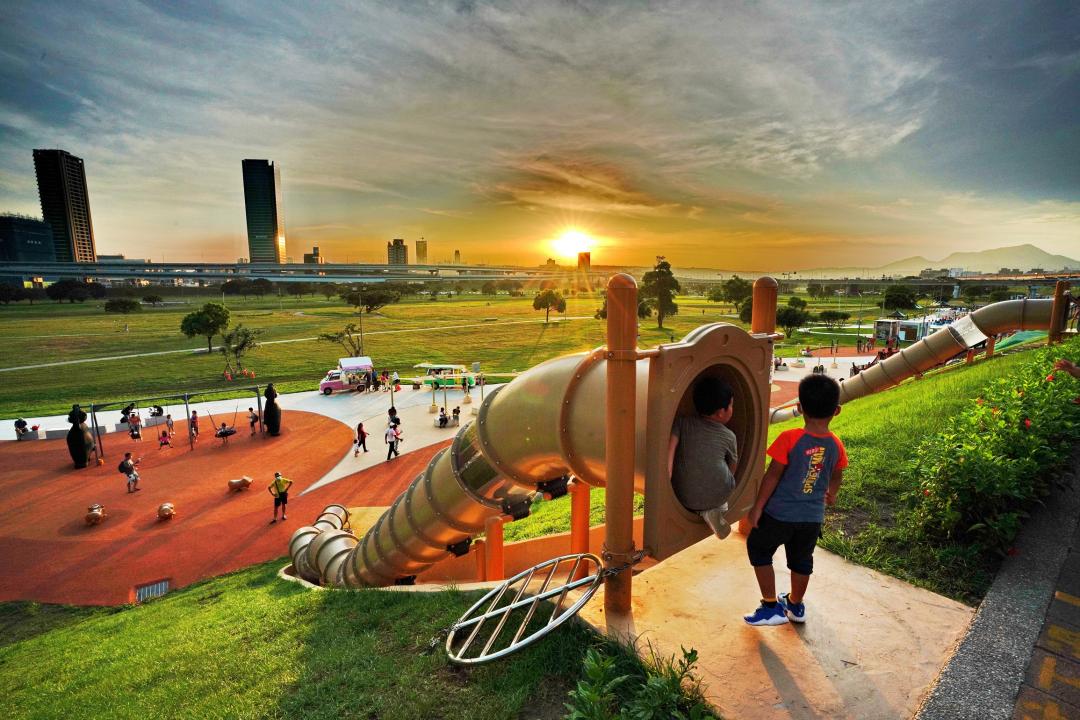 ▲新北大都會熊猴森樂園滑草場鋪面損耗，即日起封閉整修60天。（圖／新北市政府高灘處提供）