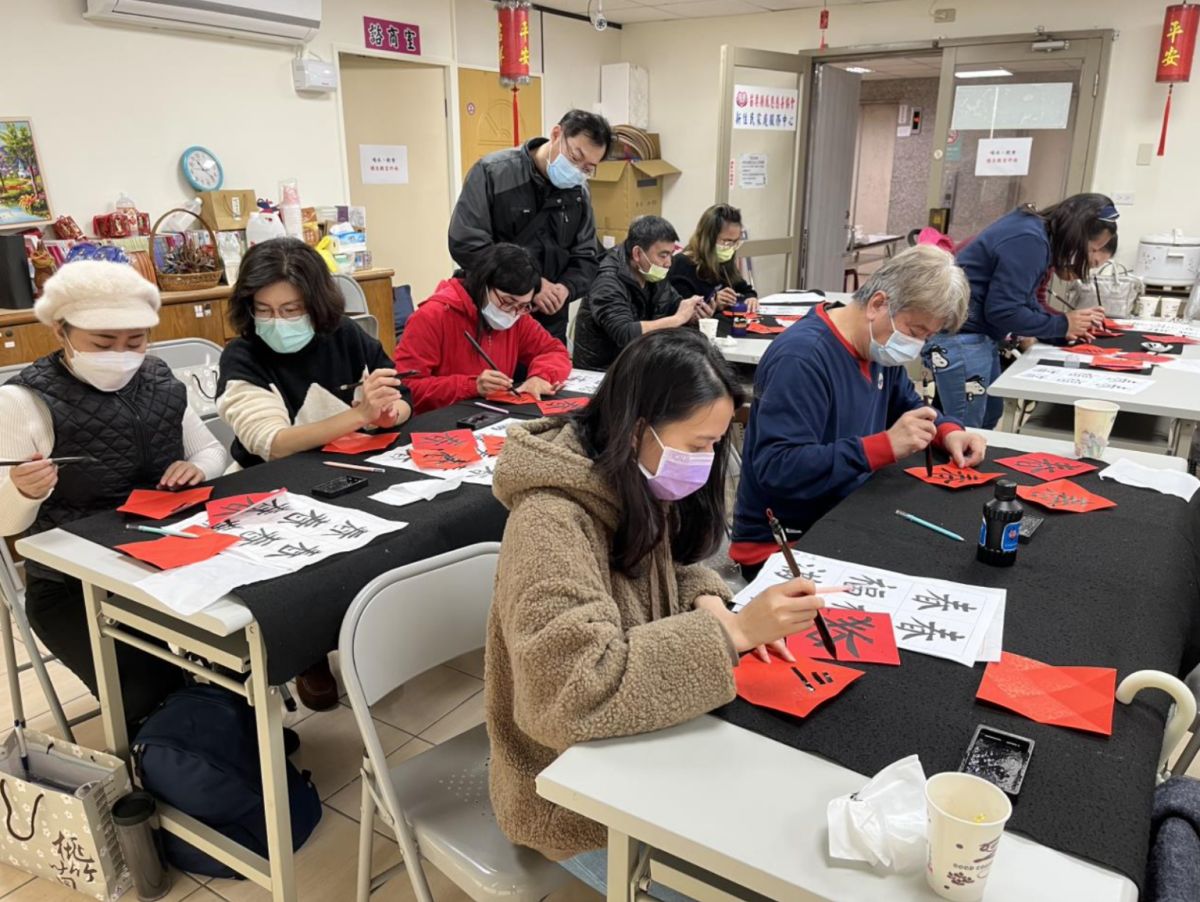 掃除疫情陰霾!新住民揮毫寫春聯 體驗春節文化