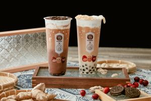 手搖飲春節新品寵客!「開工優惠」搶先曝光 咖啡免費喝 ▲三年五班聯名CookieRun,推出豆花搭配招牌黑糖珍珠的「勇敢模範生」,和特調莓果醬基底,上層鋪滿Oreo餅乾的「黑巧克力班長」新品。(圖/三年五班黑糖珍珠鋪提供)