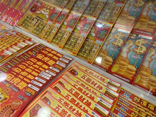 ▲刮刮樂。(圖/記者張嘉哲攝) ▲原PO分享玩刮刮樂的「5大撇步」,直呼「每年都回本,零賠錢」。(圖/記者張嘉哲攝)