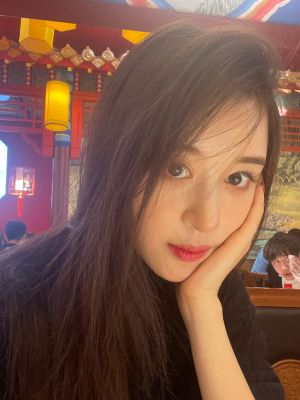 ▲▼周子然外貌出眾,有衣架子身材。(圖/周子然微博) ▲▼周子然外貌出眾,有衣架子身材。(圖/周子然微博)