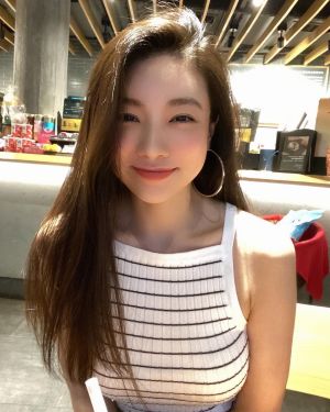 ▲▼邵岱兒擁有高顏值及招牌微笑眼。(圖/邵岱兒IG) ▲▼邵岱兒擁有高顏值及招牌微笑眼。(圖/邵岱兒IG)