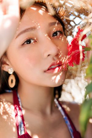 林襄 ▲林襄寫真書嘗試多種風格,性感、可愛風都有。(圖/莉奈文創提供)