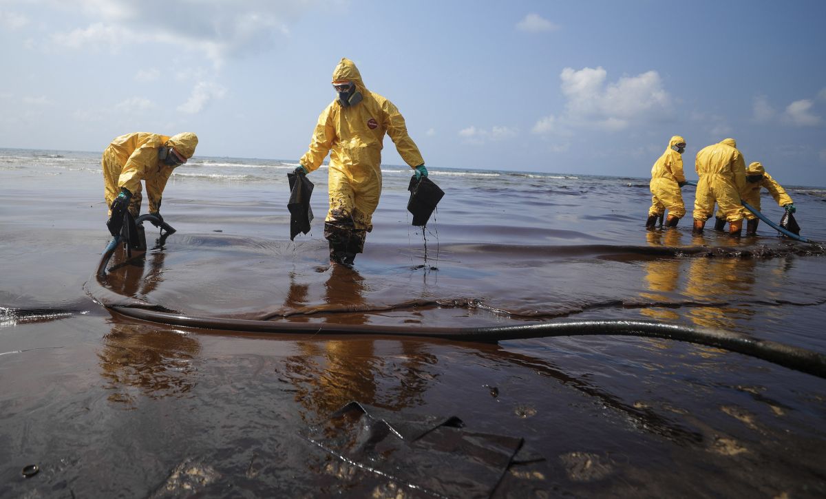 泰國漏油污染！湄蘭彭海灘成災區　觀光業者：致命一擊
