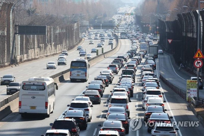 ▲韓國春節返鄉潮導致高速公路塞車。（圖／韓聯社）