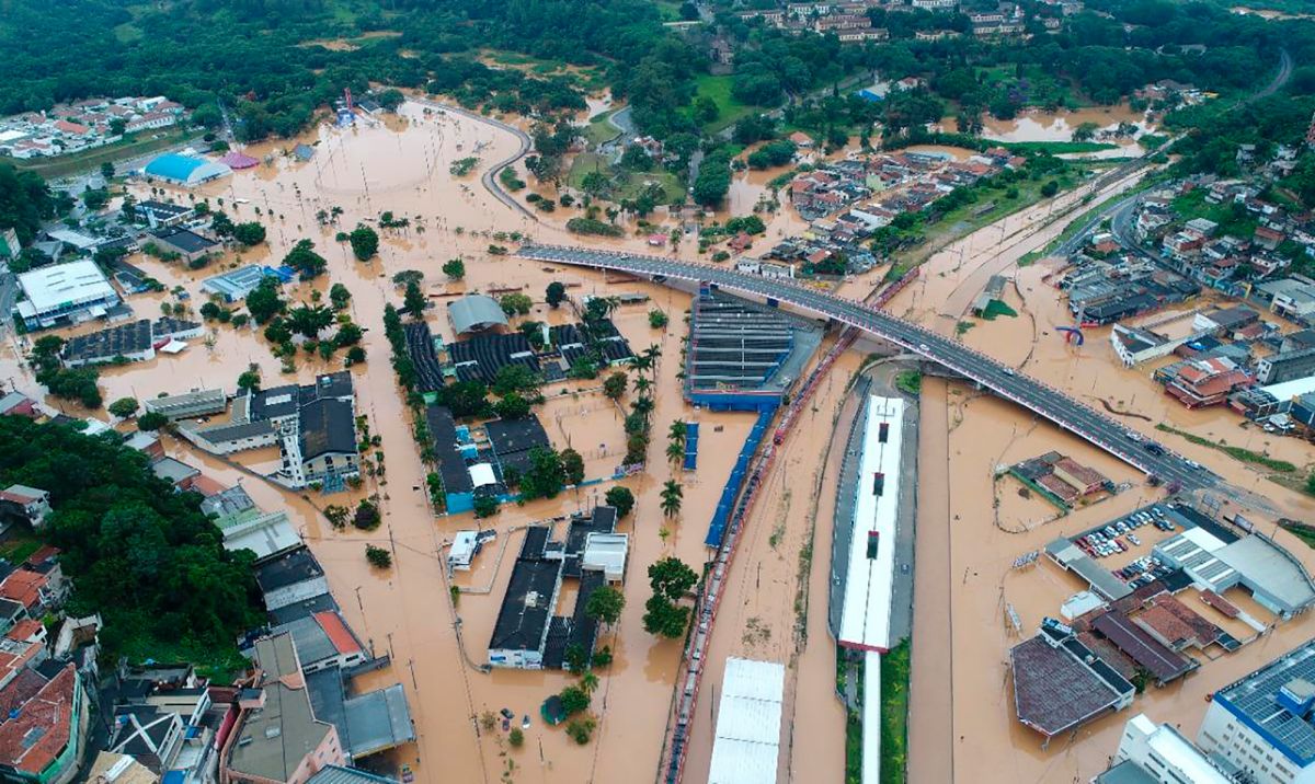 ▲因豪大雨引發土石流及洪水，巴西聖保羅州自28日以來至少18人不幸喪命，當中包括7個兒童。（圖／美聯社／達志影像）
