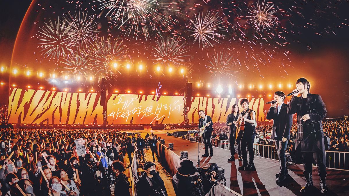 ▲天團五月天的歌曲首首是經典，演唱會場場看哭人，宛如大型KTV般沸騰眾人，不斷刷新台灣演唱會票房紀錄，更創下破千萬業績。近期火紅的《原子少年》也正燃起一群少男青春魅力，後勢看漲。（圖／相信音樂提供）