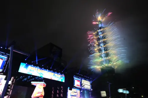直播／台北101跨年煙火來了！1.6萬發綻放300秒　迎2024新年快樂
