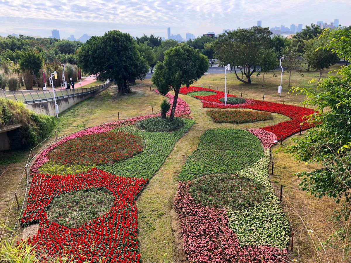 ▲中央公園特別規劃三大主題花海及拍照專用微步道(圖／建設局提供2022.2.2)