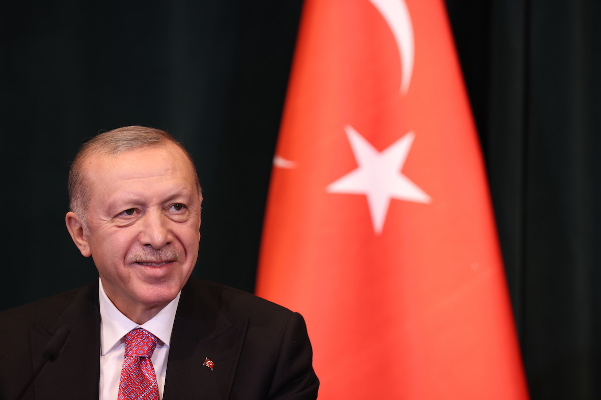 ▲土耳其總統艾爾段（Recep Tayyip Erdogan）在內閣會議中稱許烏克蘭政府和人民的奮鬥，並且強調俄羅斯攻擊烏克蘭「令人無法接受」。資料照。（圖／美聯社／達志影像）