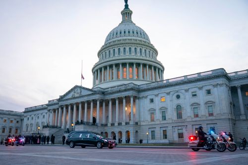 美國會通過臨時開支法案　避免感恩節政府關門
