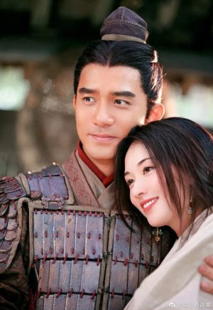 ▲林志玲（右）和梁朝偉曾在電影《赤壁》扮演夫妻。（圖／翻攝微博）