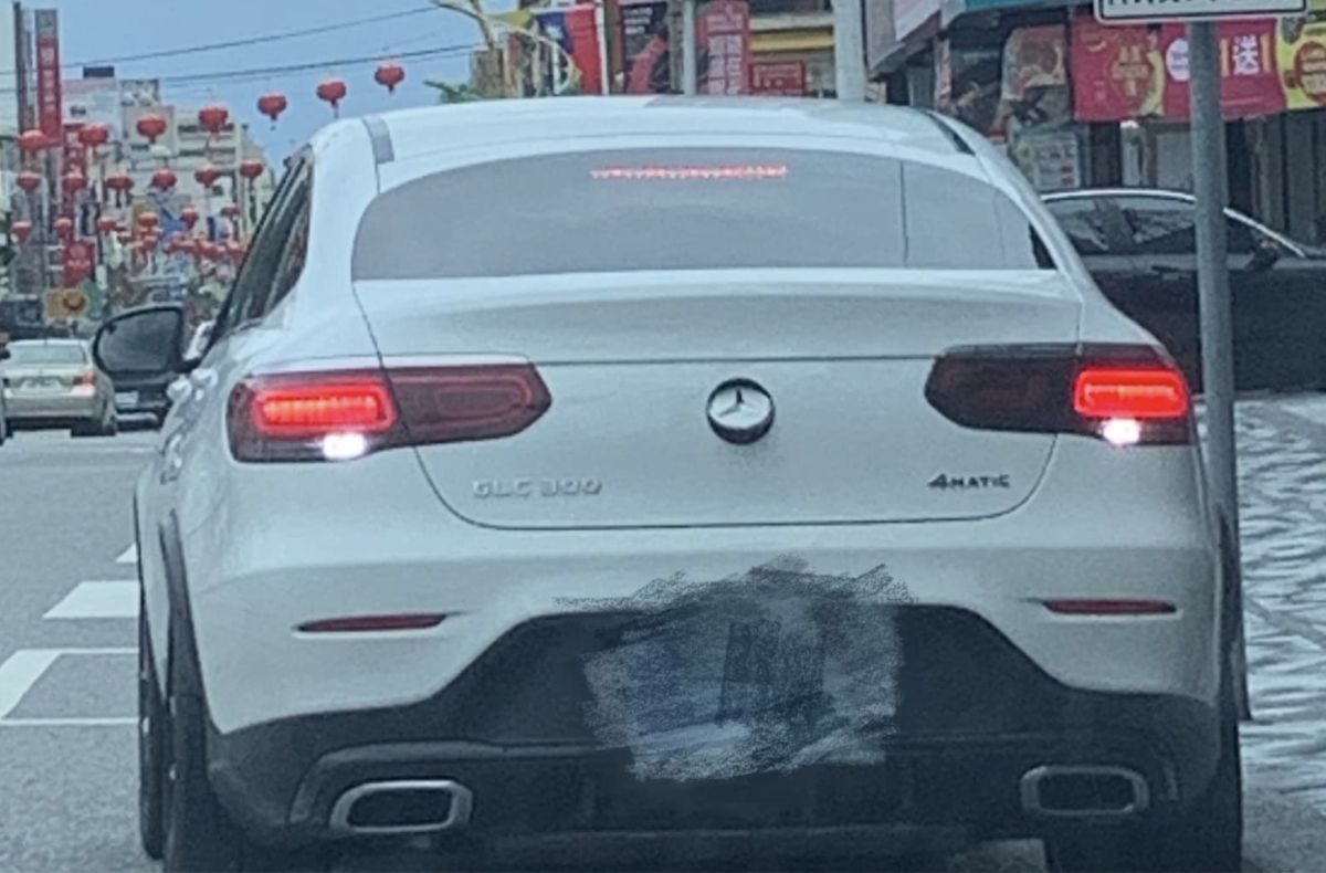 賓士後車廂見「logo翻轉」!功能曝光 網讚嘆:有夠神奇
