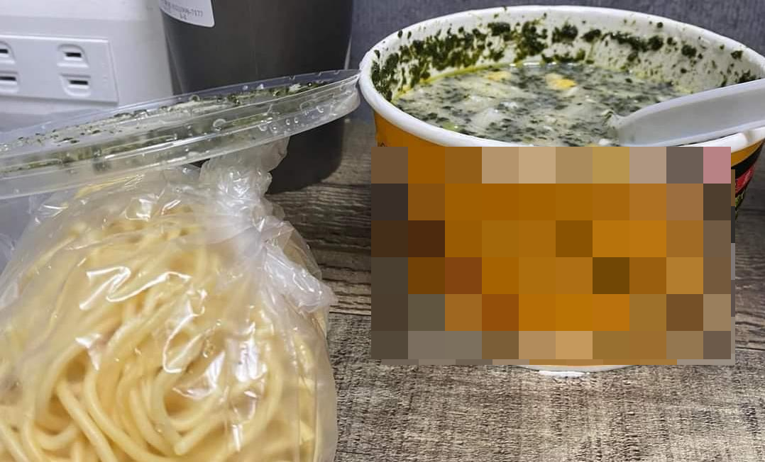 ▲網友發文痛批店家外送的義大利麵像是餿水。（圖／翻攝自爆料公社）