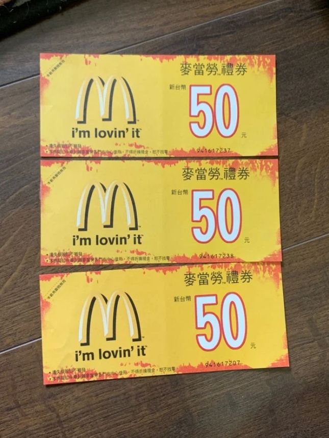 ▲女網友意外找到麥當勞10年前給的禮券。（圖／翻攝Dcard）
