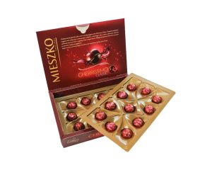 ▲萊爾富推出Mieszko櫻桃醉心巧克力提盒，用多汁櫻桃搭配烈酒。（圖／萊爾富