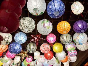 元宵節即將來臨。(示意圖/取自pixabay) ▲元宵節即將來臨,各處紛紛掛起燈籠。(示意圖/取自pixabay)
