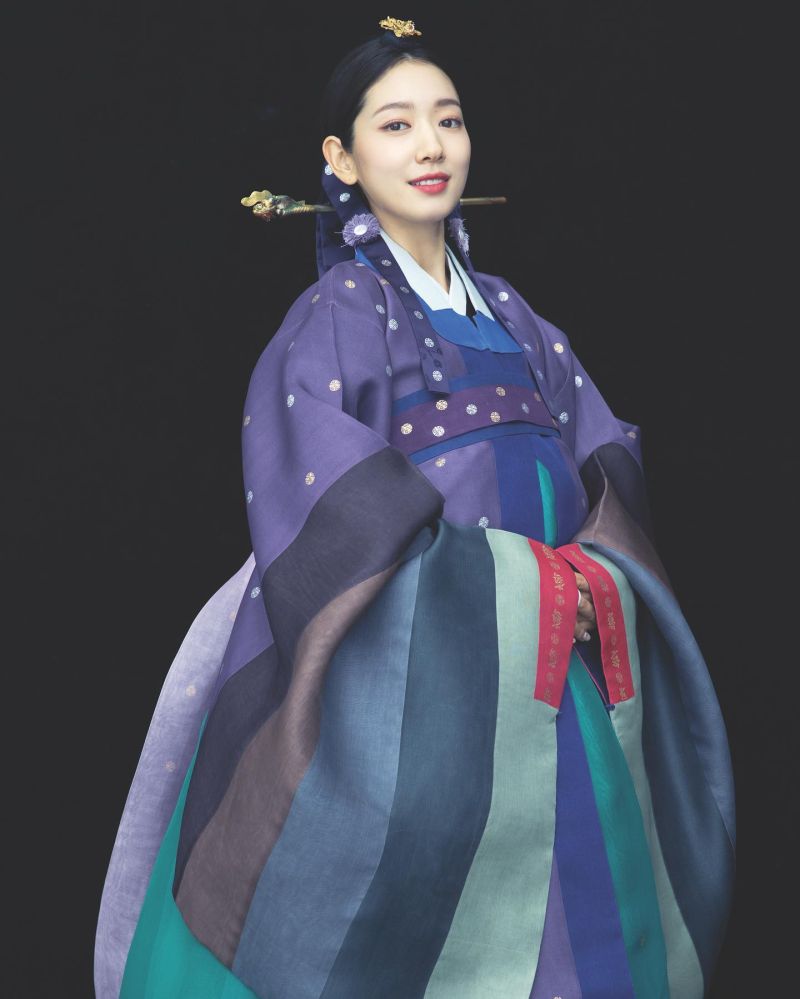 ▲朴信惠在IG曬出韓服婚紗照，遭陸網友罵翻。（圖／翻攝朴信惠IG）