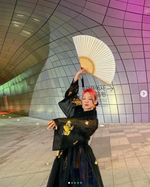 ▲孝淵身穿韓服的照片遭陸網友灌爆。（圖／翻攝孝淵IG）