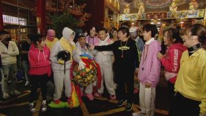 ▲基隆鄉親一睹綜藝天王瓜哥風采。（圖／民視提供）
