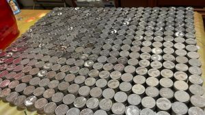 殺豬公挖出硬幣海！他數錢到手抽筋　「真實金額」揭曉了
