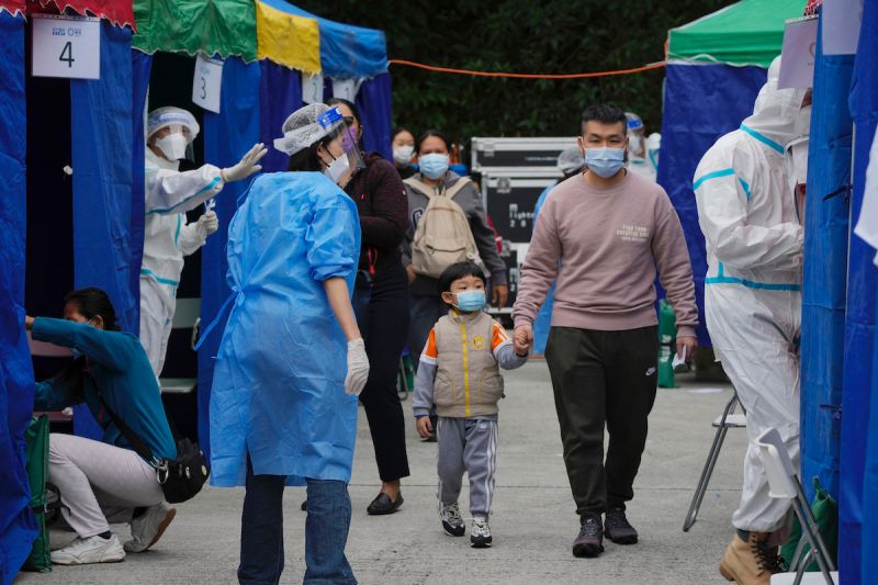 ▲香港跟隨北京當局採取動態清零的嚴格防疫。（圖／美聯社／達志影像）