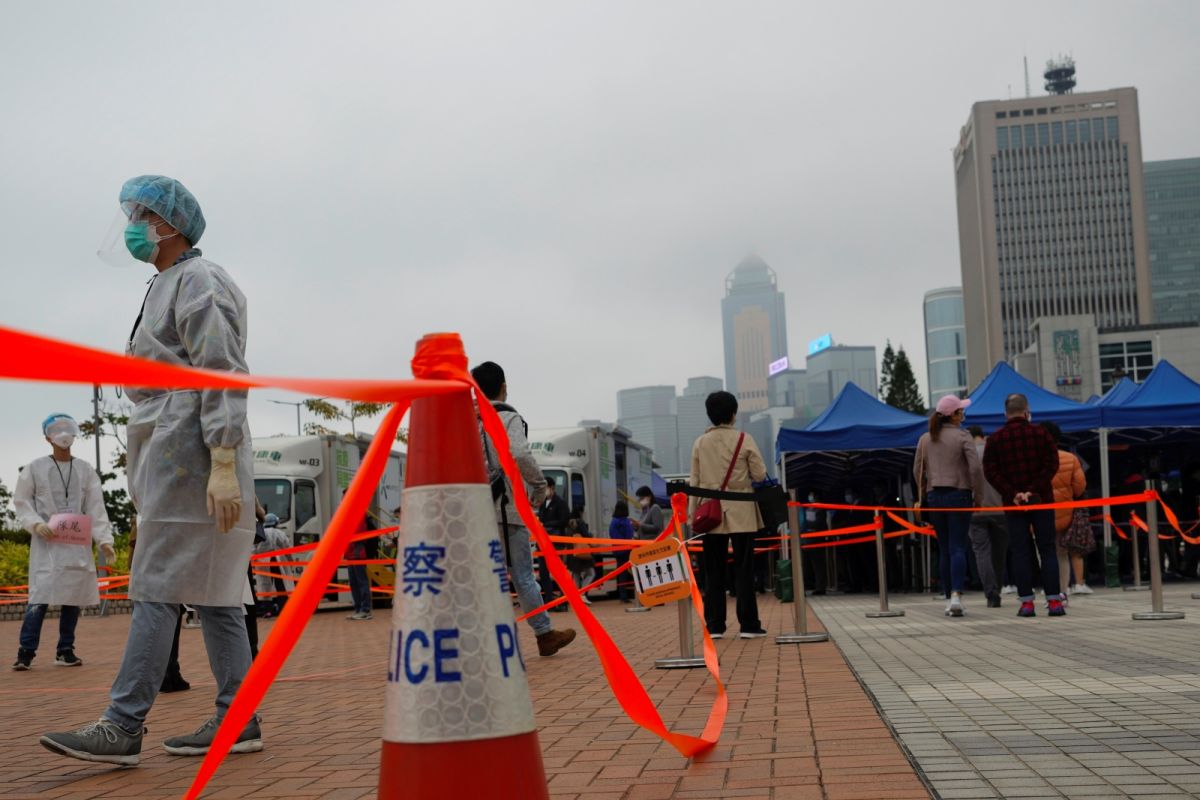 ▲過去一年多來，香港實施的防疫措施已導致逾一成居港的歐盟公民離開。（圖／美聯社／達志影像）
