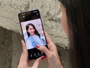 realme 9 Pro+螢幕為6.4吋。(圖/記者周淑萍攝) ▲realme 9 Pro+螢幕為6.4吋。(圖/記者周淑萍攝)
