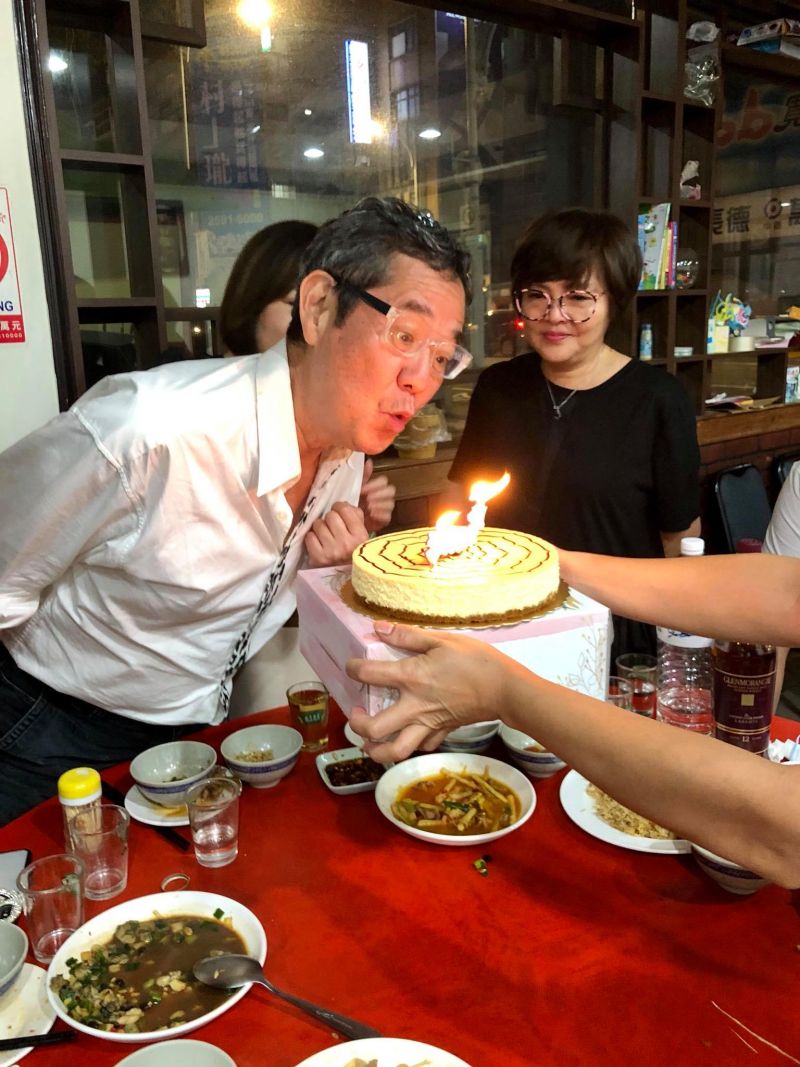 ▲巴戈2019年和明星好友齊聚慶生。（圖／翻攝向娃FB）