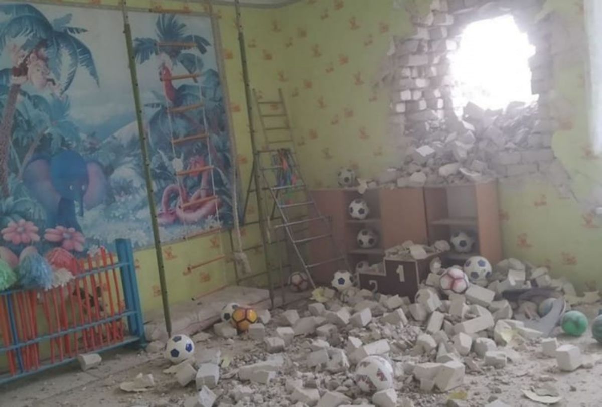 ▲烏克蘭政府軍指控俄羅斯支持的烏東分離主義分子砲擊盧甘斯克（Luhansk）地區村莊，擊中一所幼稚園。（圖／翻攝自推特）