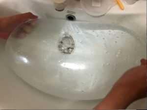 ▲女大生和男友實測保險套裝水,結果Safeway裝爆量多。(圖/翻攝Dcard) ▲女大生和男友實測保險套裝水,結果Safeway裝爆量多。(圖/翻攝Dcard)
