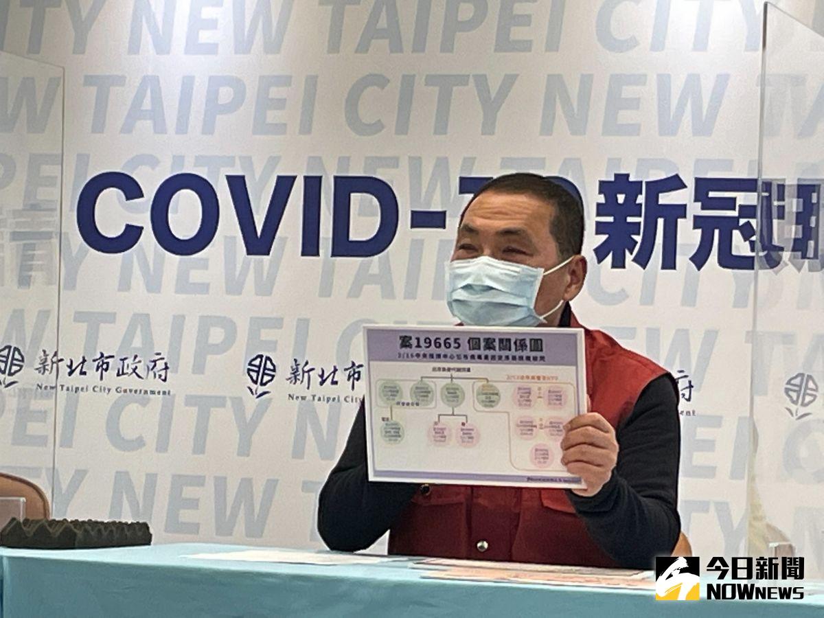 ▲新北市長侯友宜說，板橋區國中生的確診個案還在疫調當中，下午CDC會公布。（圖／記者陳志仁攝）