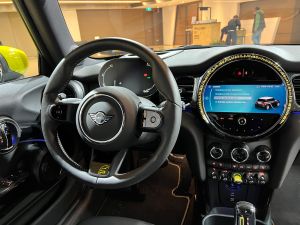 ▲MINI Electric 駕駛座儀表板。（圖／記者周淑萍攝）