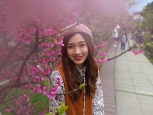 開啟人像模式,並在手機前方尋找前景進行拍攝。(圖/王小路提供) ▲開啟人像模式,並在手機前方尋找前景進行拍攝。(圖/王小路提供)