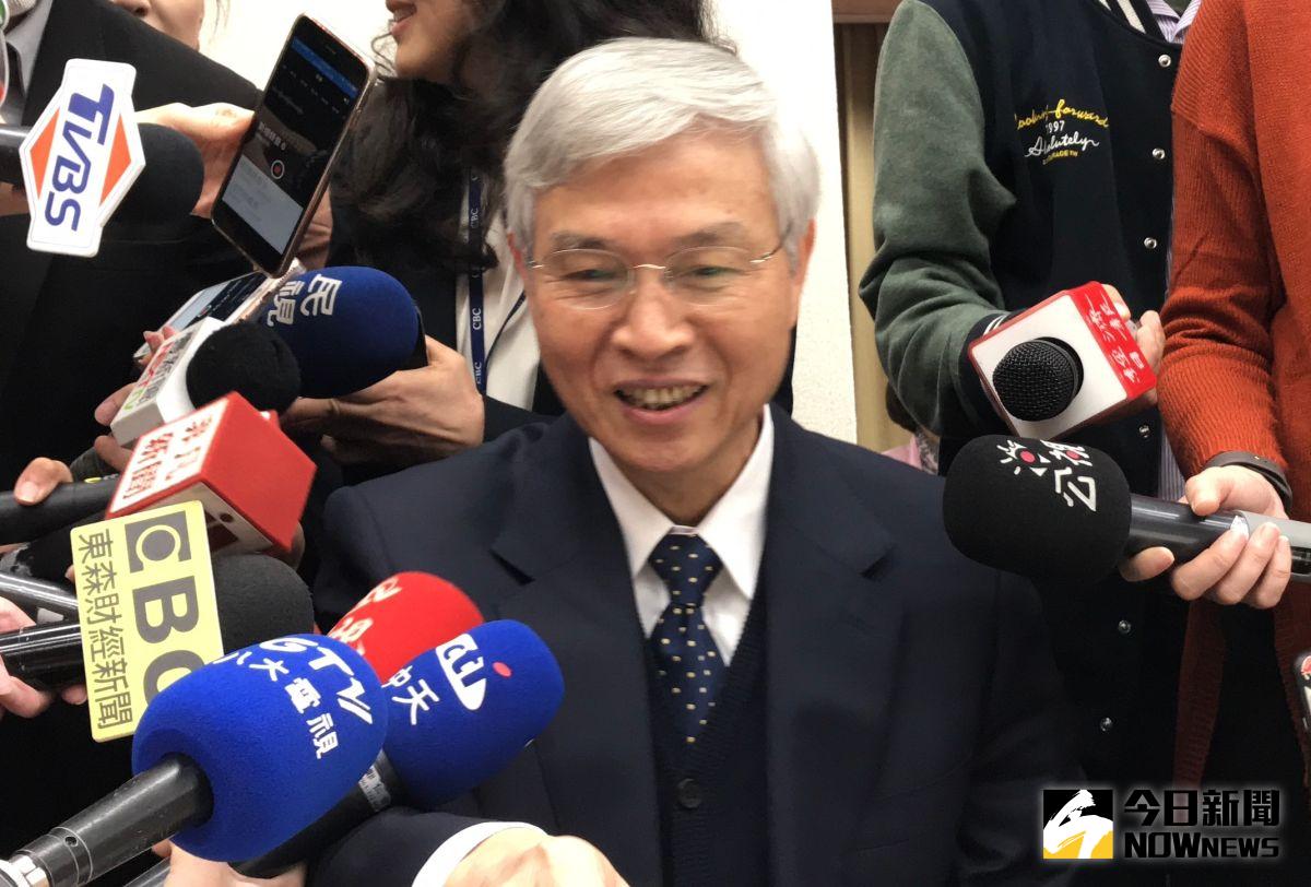 ▲中央銀行出乎市場意料之外，一口氣升息1碼，到底央行背後有什麼盤算？真的如同央行總裁楊金龍所說箭指通膨，必須壓制通膨預期心理嗎？（圖／NOWnews資料照）