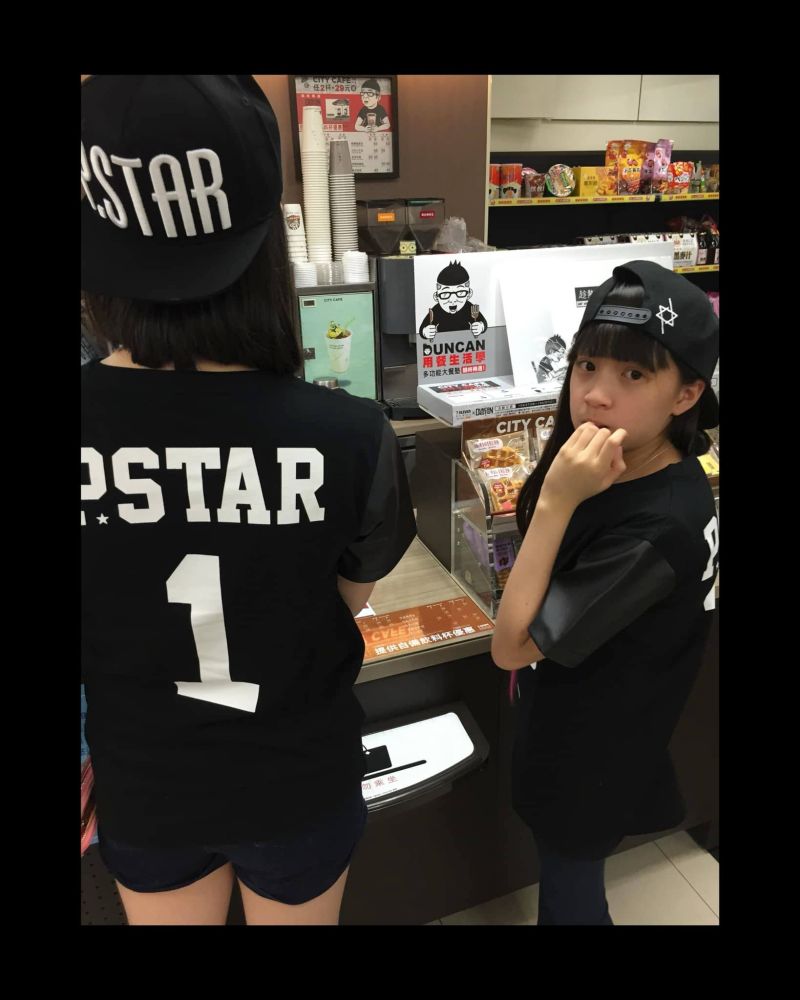 ▲歐陽娣娣稚嫩的笑容帶有幾分天真。（圖／王子臉書）<img alt=