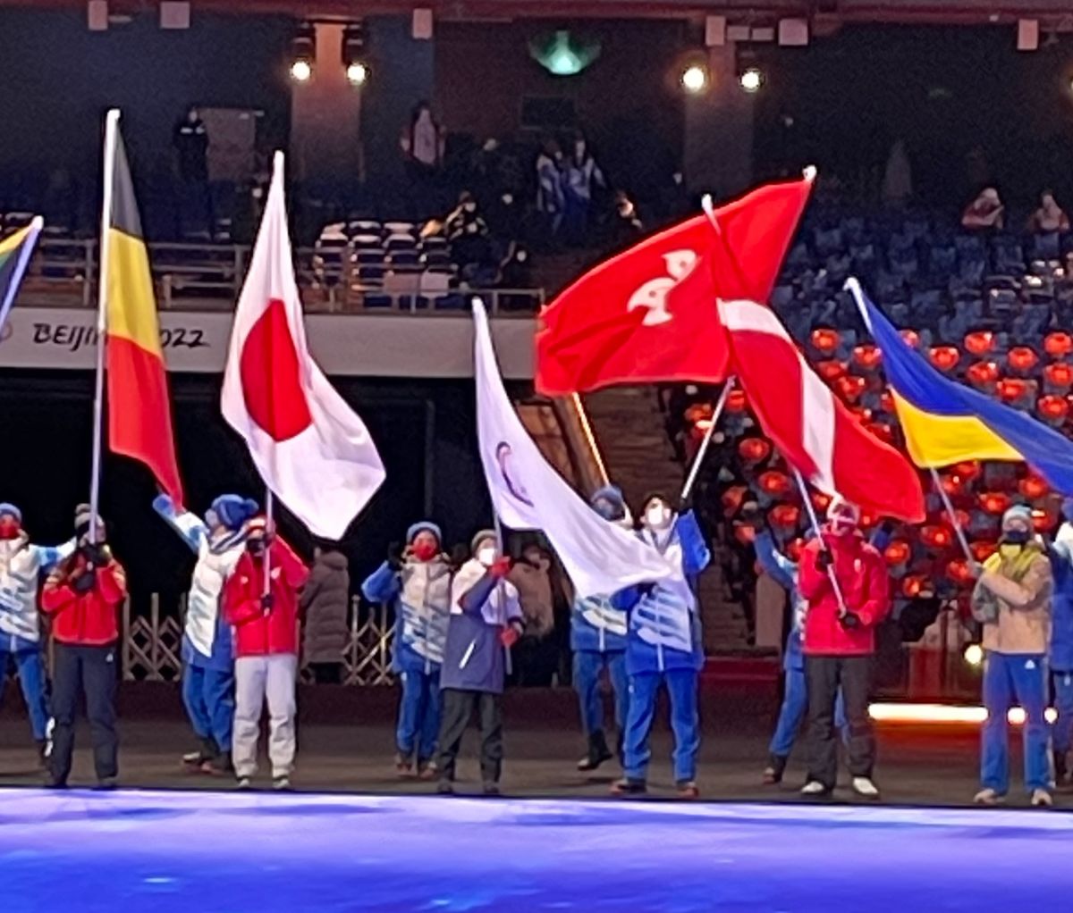 ▲北京冬奧閉幕典禮，我國代表隊由19歲的滑雪女將李玟儀擔任掌旗官。（圖／中華奧會提供）